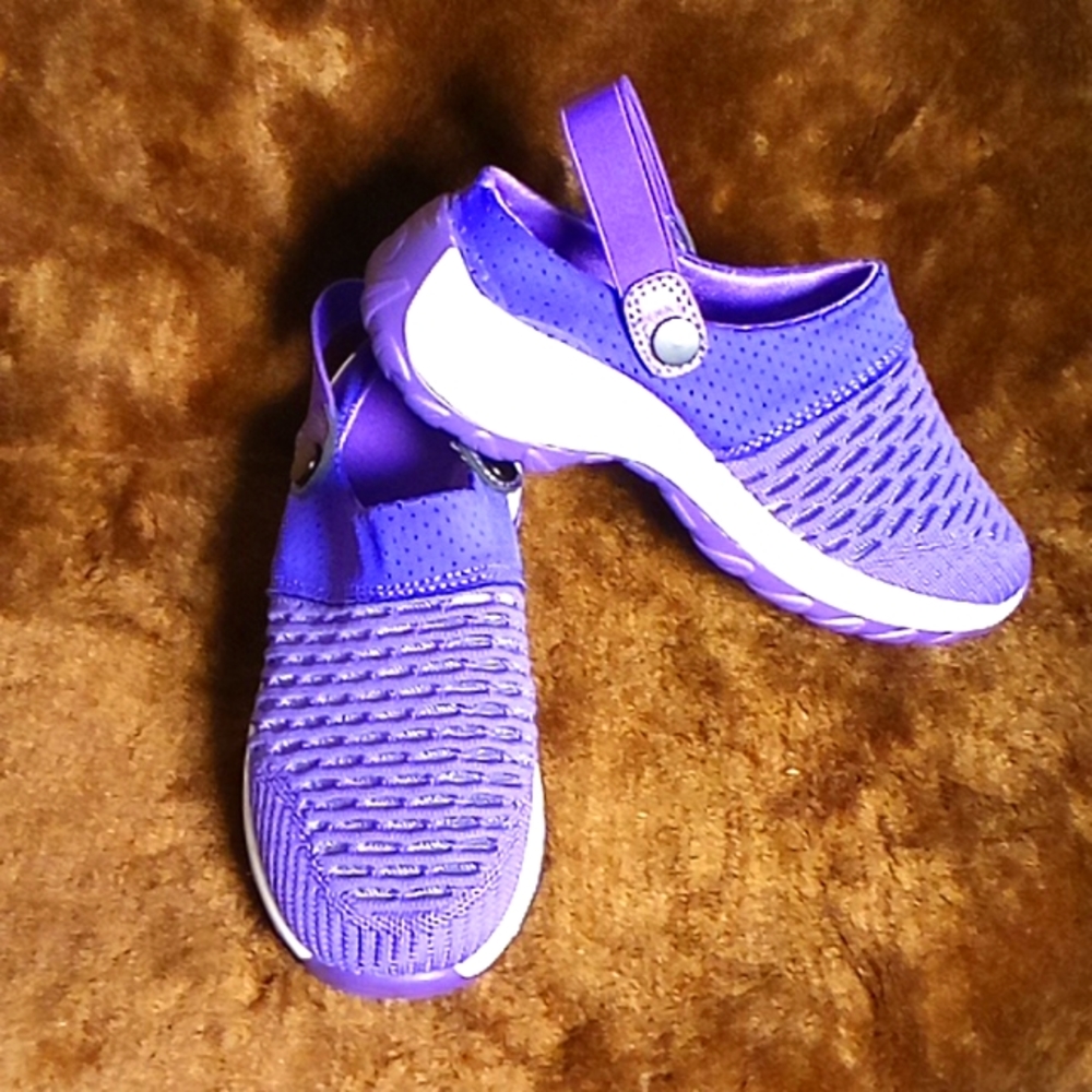NWOT Purple Summer Slip On Shoes, size 6?